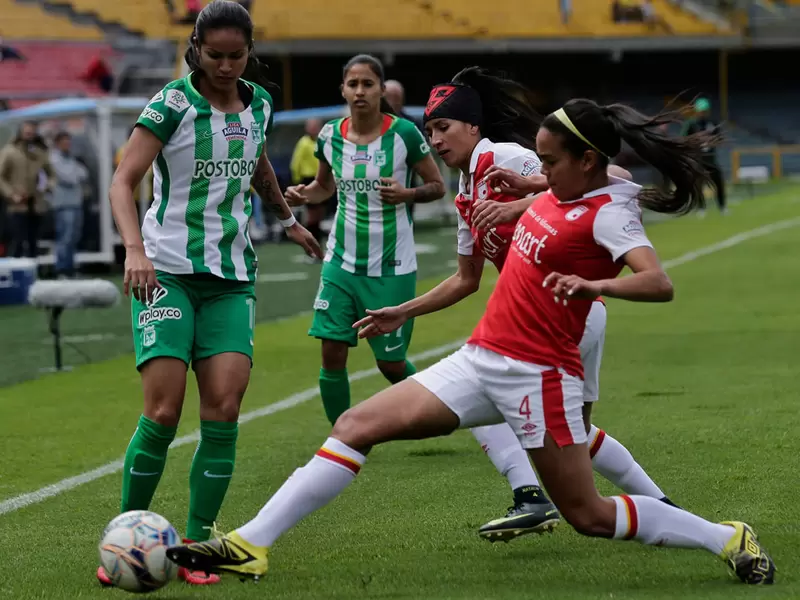 SIC abre investigación a clubes, federación y Dimayor por contratos en Liga Femenina.
