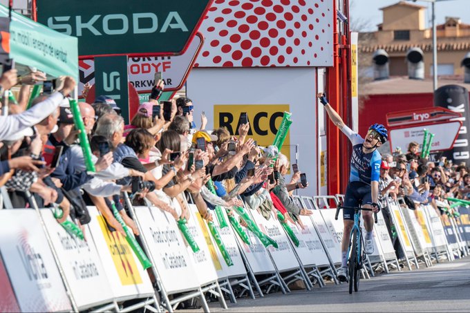 Volta a Catalunya: australiano primer líder de la carrera.