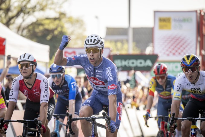 Vuelta Cataluña: francés gana etapa, Pogacar sigue de líder.