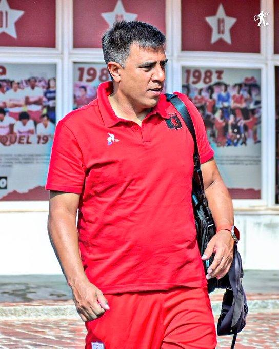 César Farías no va más como técnico de América.