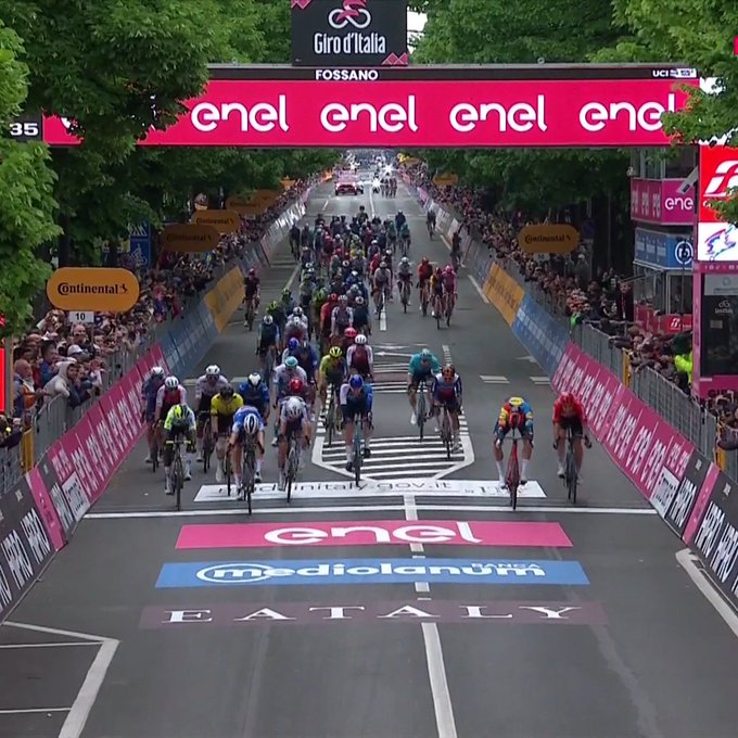 Giro de Italia: Merlier gana etapa y Pogacar sigue de líder.