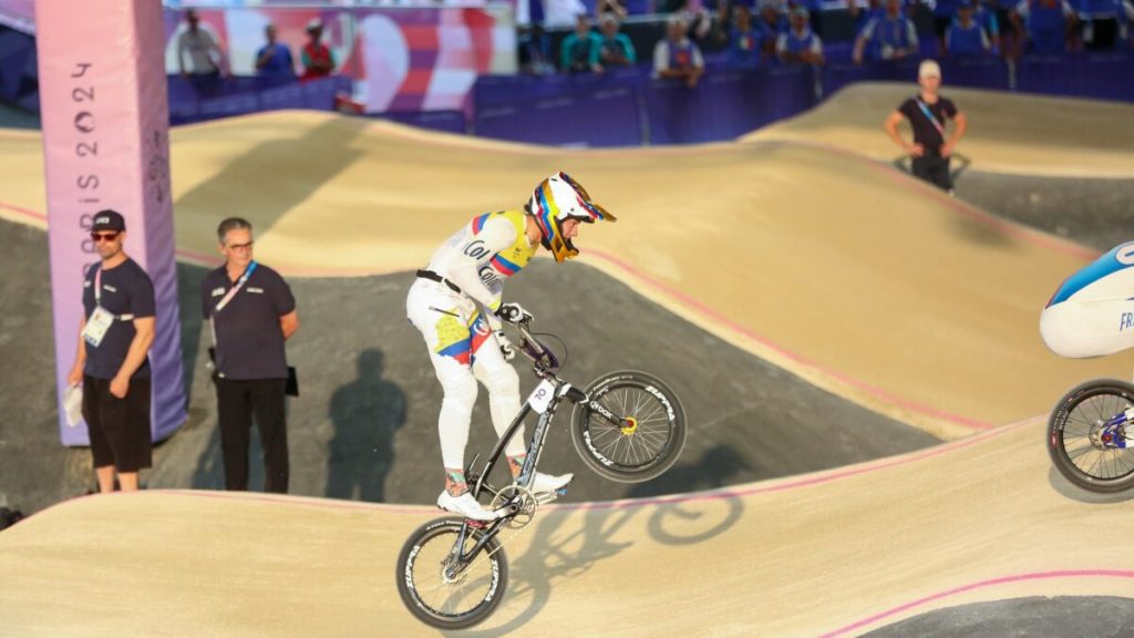 Sufrida clasificación a semifinales para el BMX colombiano.