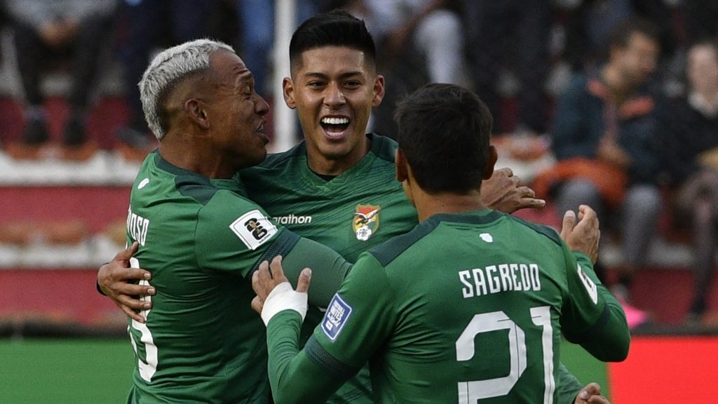 Bolivia destapa sus cartas para juego ante Colombia por eliminatorias.