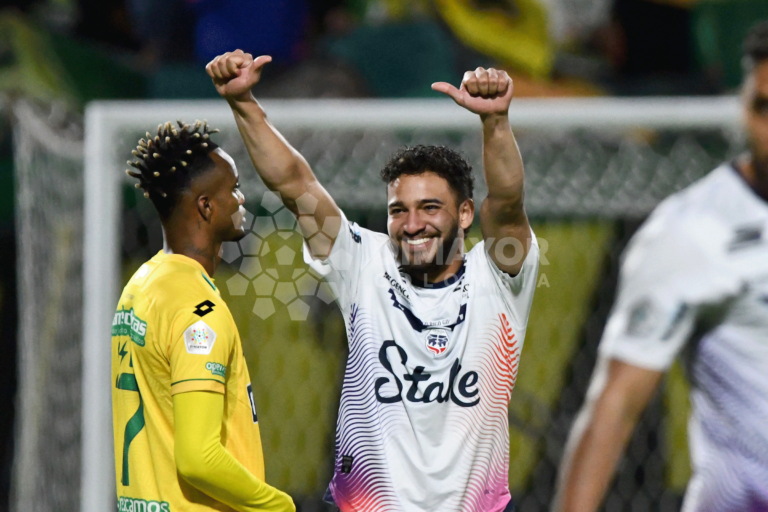 Fortaleza llega a la punta de la liga luego de frenar al Bucaramanga.