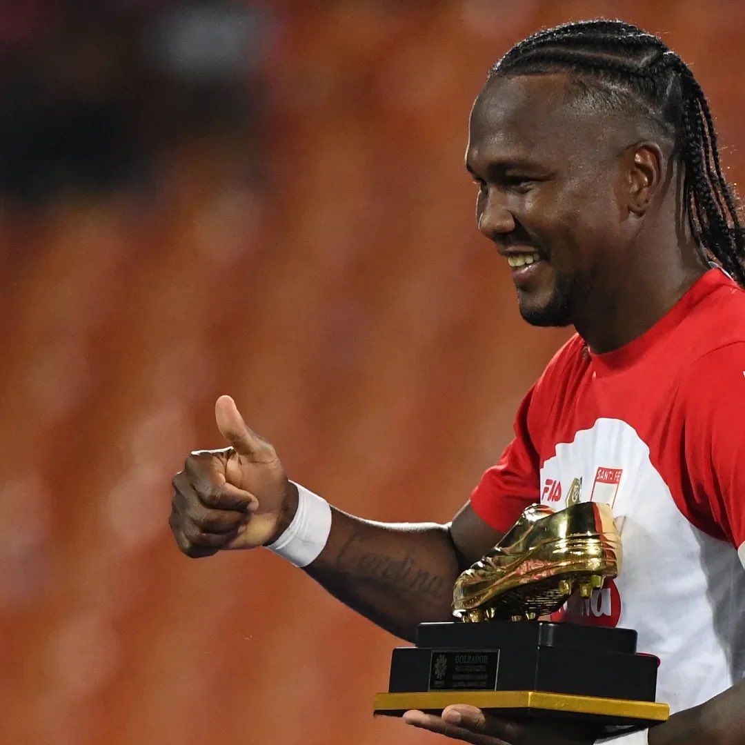 Santa Fe renovó a dos figuras con miras a la Copa Libertadores 2026.